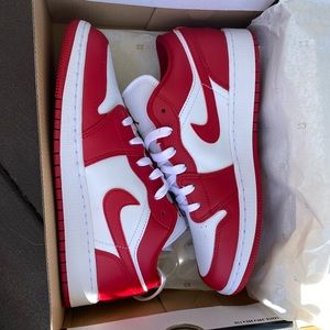 SOLD ❤️ Jordan 1 Low Gym Red White